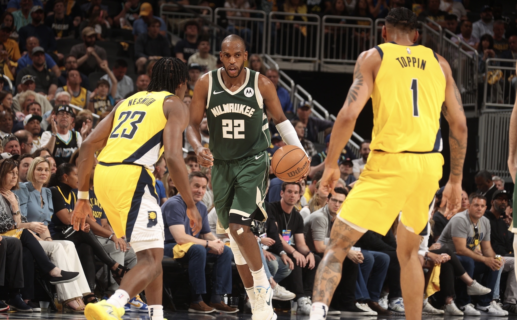 步行者绝杀时刻，冲击季后赛点燃赛场，爵士迎来胜利！